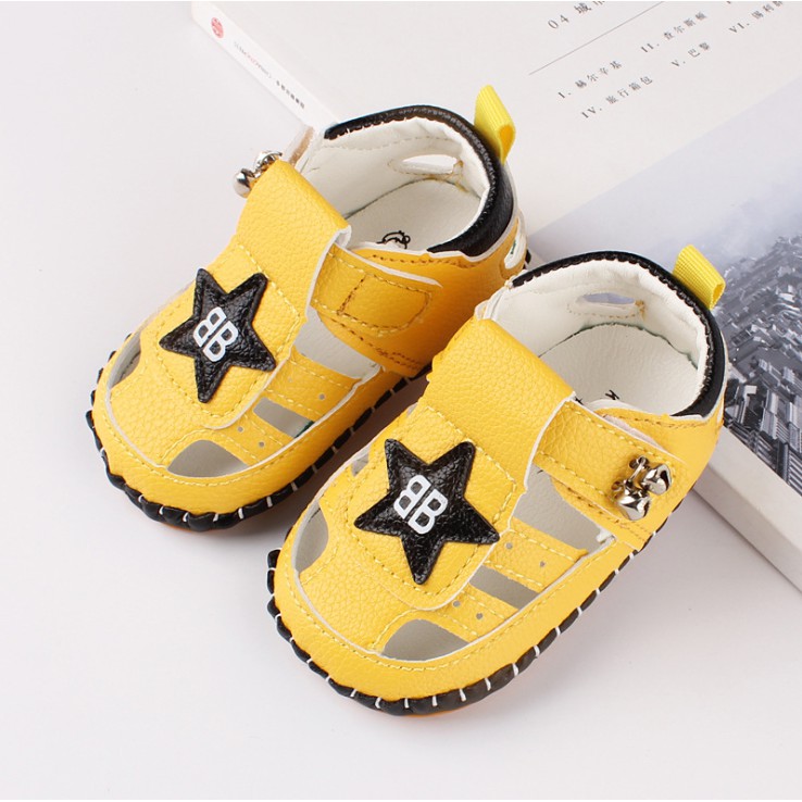 Sandal tập đi ngôi sao, đế cao su mềm có chuông nhỏ xinh