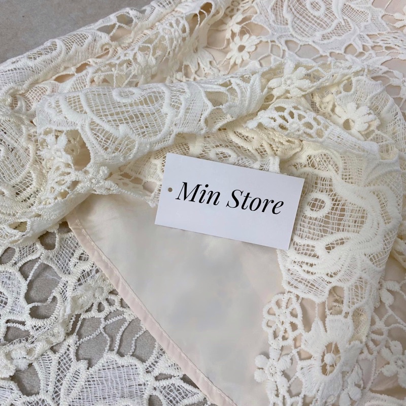 Siêu phẩm váy ren