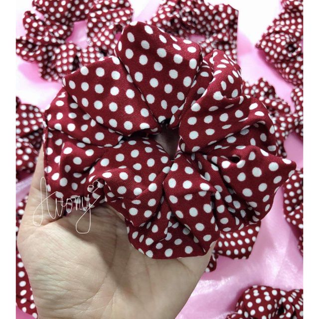 Cột tóc vải Scrunchies chấm bi trắng