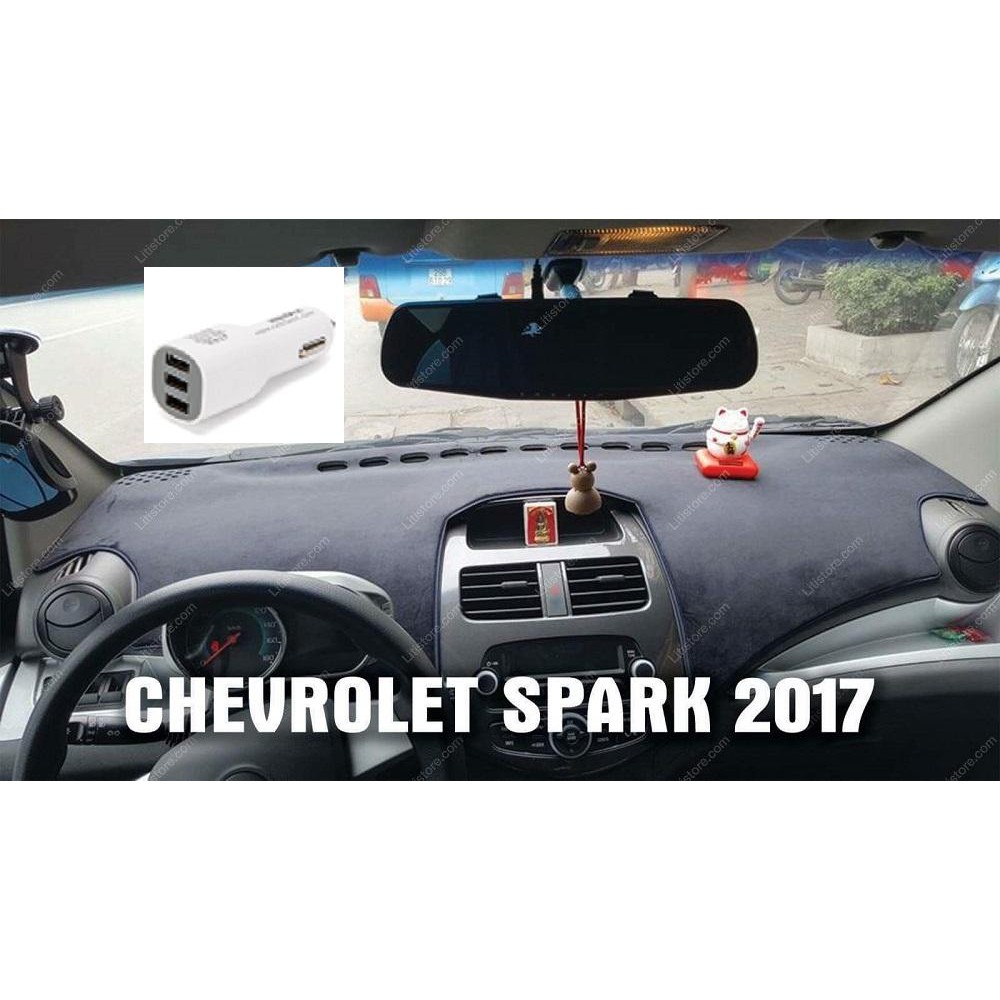 Thảm taplo nhung cho xe Chevrolet Spark 2017 mặt dưới lớp hạt chống trượt tặng củ sạc trên ô tô