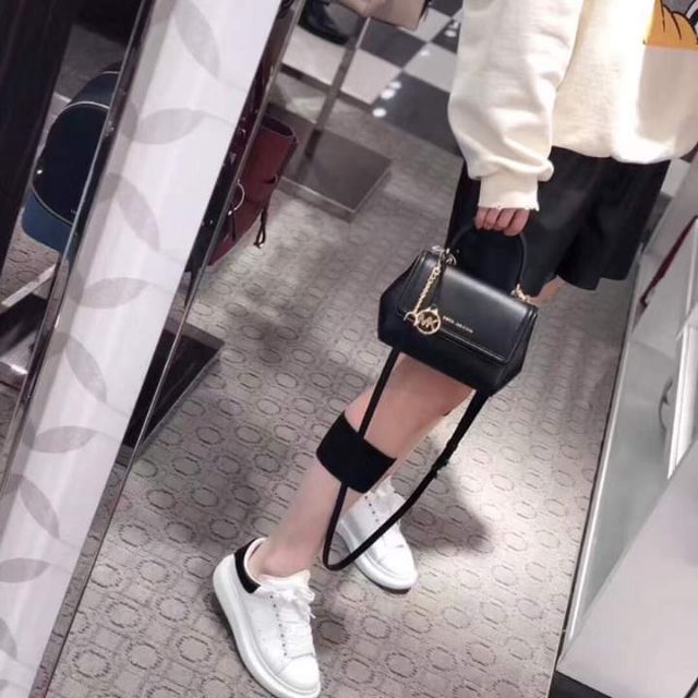 Túi đeo chéo michael kors