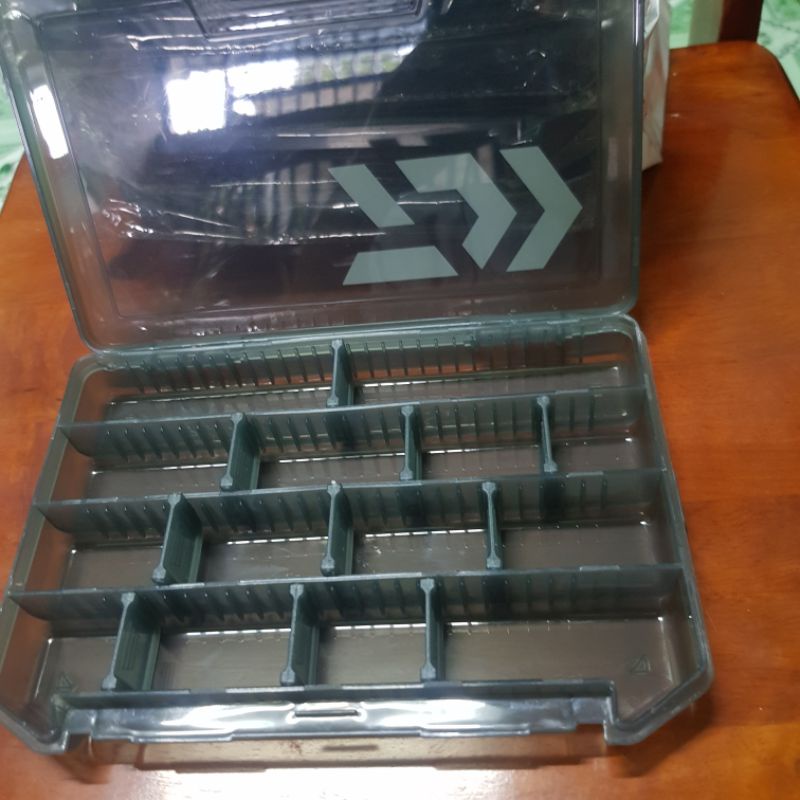 Hộp đựng nhái hơi,mồi lure Daiwa