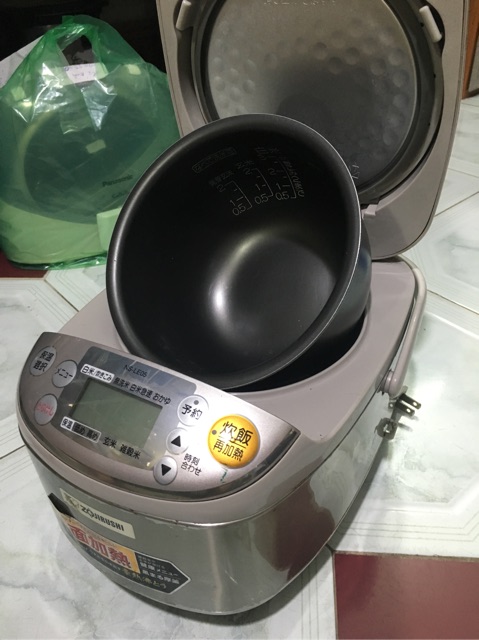 Bán nồi cơm điện hàng Nhật dung tích 0,5l Zojirushi giá 700k  -0989738333 Dc : P106 ngõ 27 lương đình của - đống đa - hn