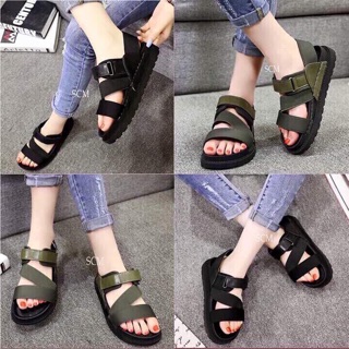 Dép Sandal hàng quảng châu chất siêu mềm đẹp. Kiểu dáng đơn giản mà đi lên chân đẹp miễn chê luôn bán mãi chưa chánnnnnn