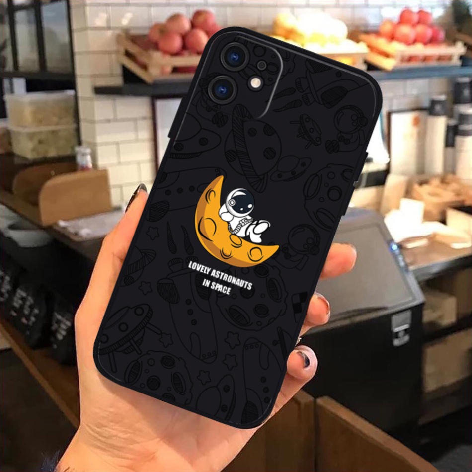 Vỏ ốp iPhone Lovely Astronaut chống sốc cho iPhone 6/6pl/6s/6spl/7/7pl/8/8pl/x/xs/11/12/13/pro/max - Chinchincase