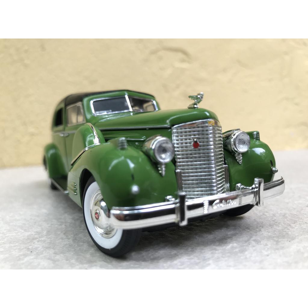 Mô hình xe cổ Cadillac Fleetwood 1938 - 1:32