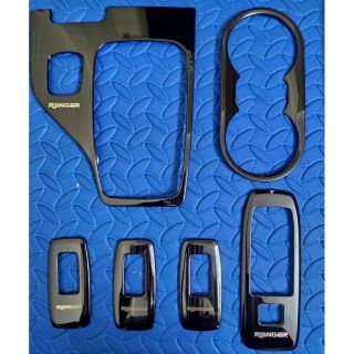 Ốp nội thất titan Ranger 2019