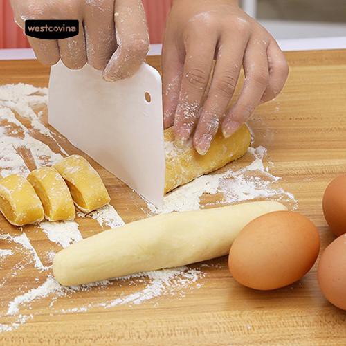 Dụng Cụ Cắt Bột Bánh Bằng Nhựa Tiện Lợi