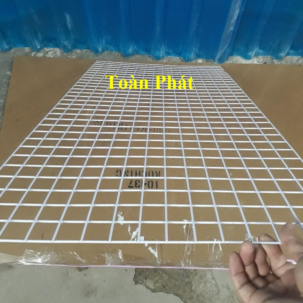 Tấm lưới sắt đan treo phụ kiện màu trắng sữa