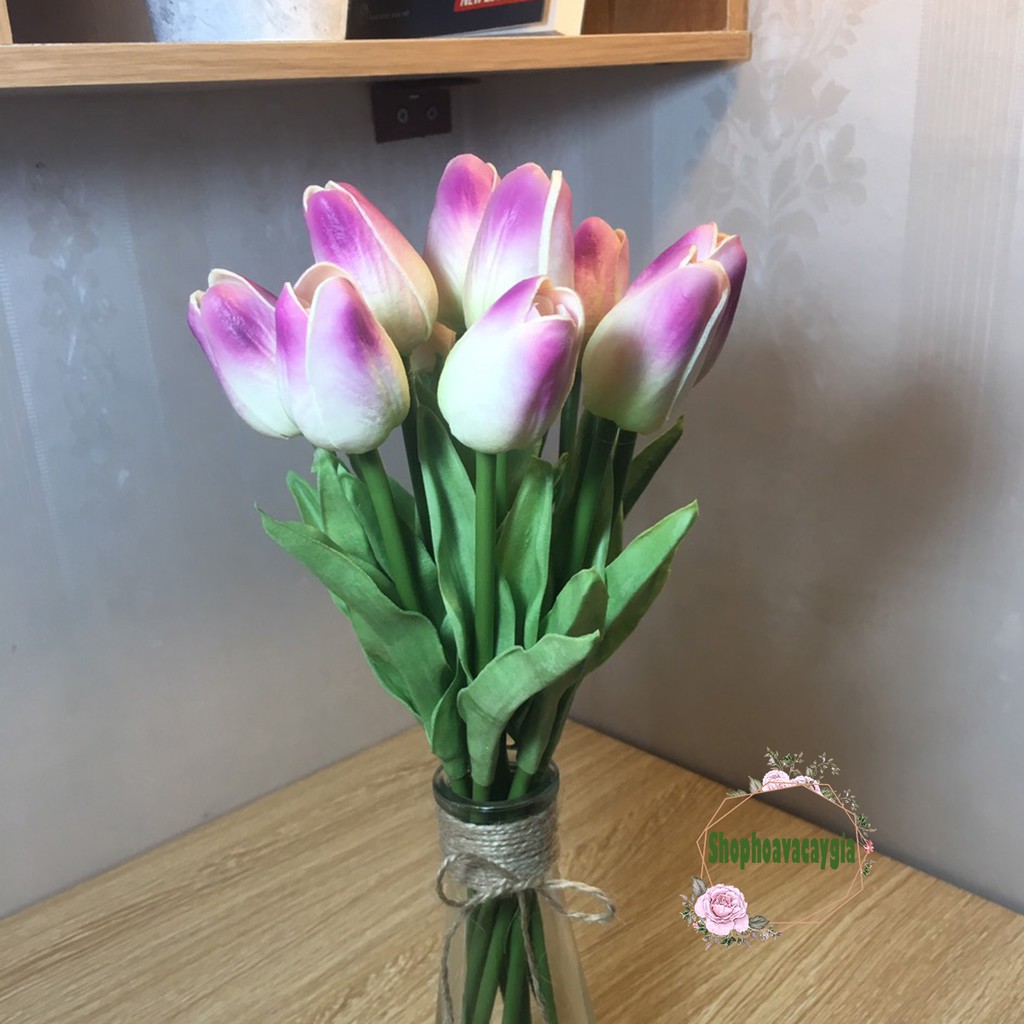 Hoa giả-Com bô 10 bông hoa tulip cao cấp lá xoăn+lọ thủy tinh tam giác trang trí nhà cửa, bàn làm việc, kệ sách