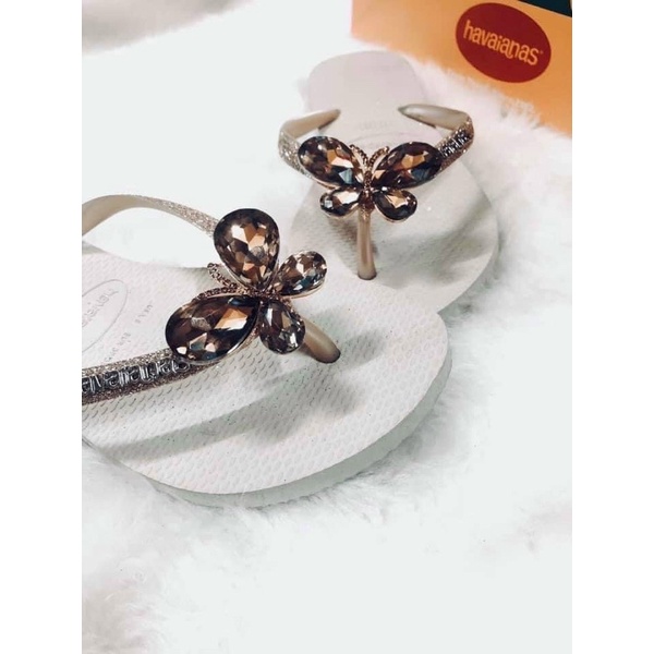 D Havaianas kèm bướm nhỏ