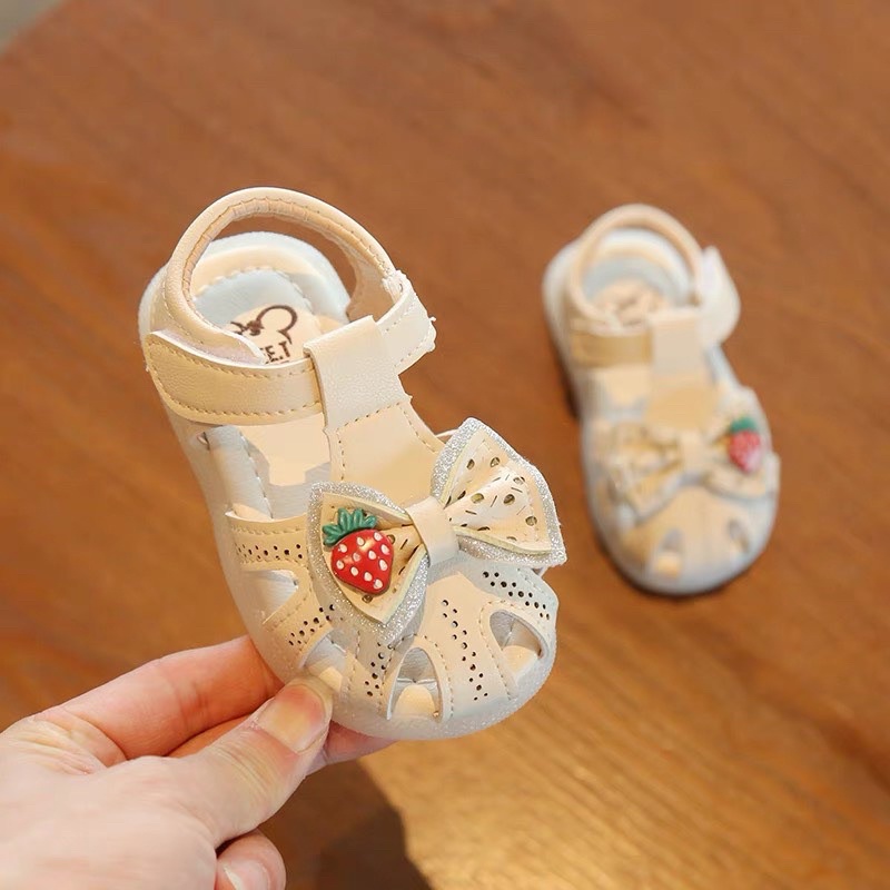 Sandal cho bé gái có hình dâu tây - dép rọ quai hậu đế mềm, êm chân có quai dán cho bé (sz15-sz25)mã Sl528 (hồng, trắng)