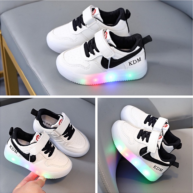 SUGE Giày Sneaker Đế Mềm Chống Trượt Thoáng Khí Có Đèn LED Cho Bé