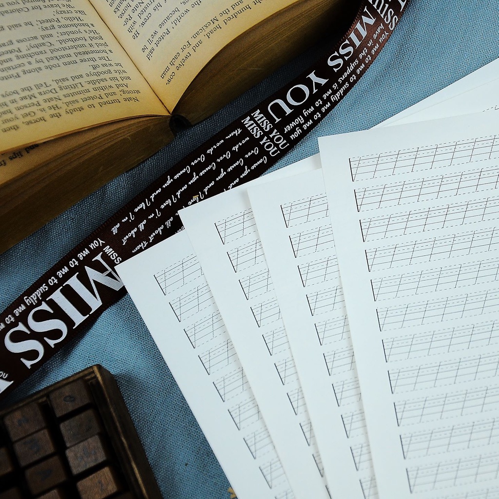 Giấy Tự Luyện Chữ Handwriting/Calligraphy, Giấy Caro 2mm Giúp Chữ Tròn Đều Đẹp Journalholic