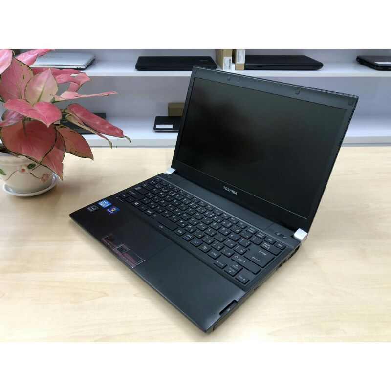 Máy laptop toshiba r732 i5 3320m .ram 4gb .xách tay nhật bản