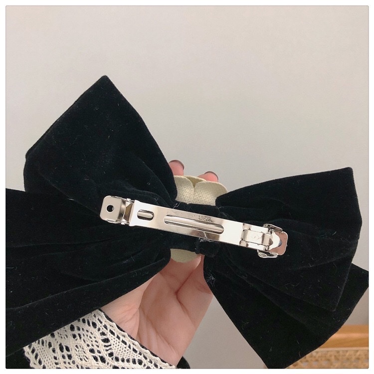 Kẹp Nơ Đen Nhung Retro Kiểu Pháp Đính Hoa Trà - Vani Store - PKT00245