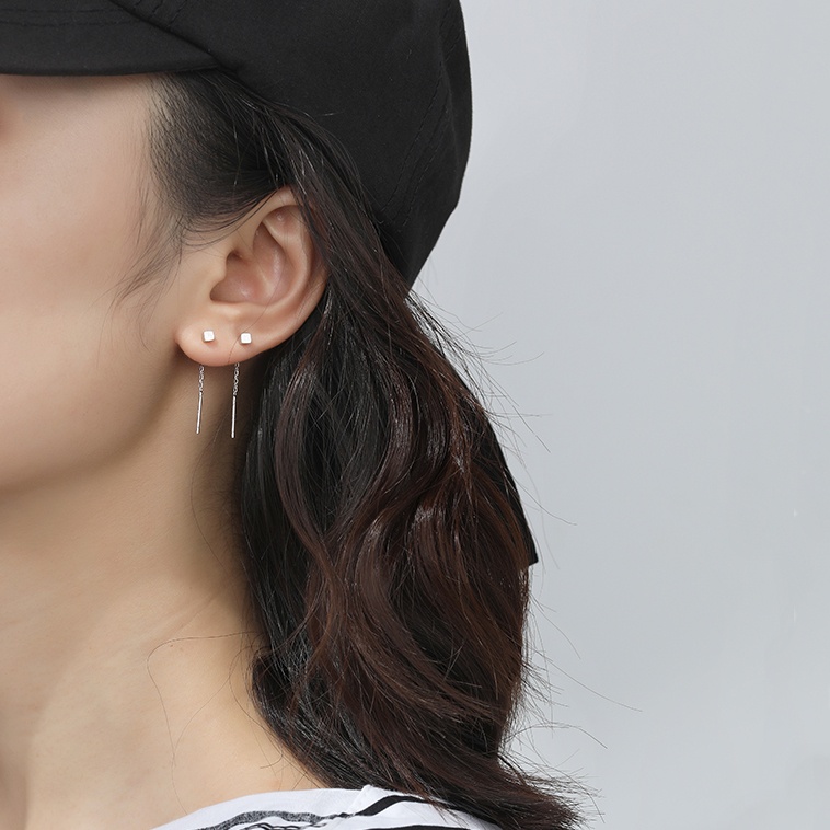 Khuyên tai titan thả tòn ten mặt vuông nhỏ không đen gỉ (1 đôi)