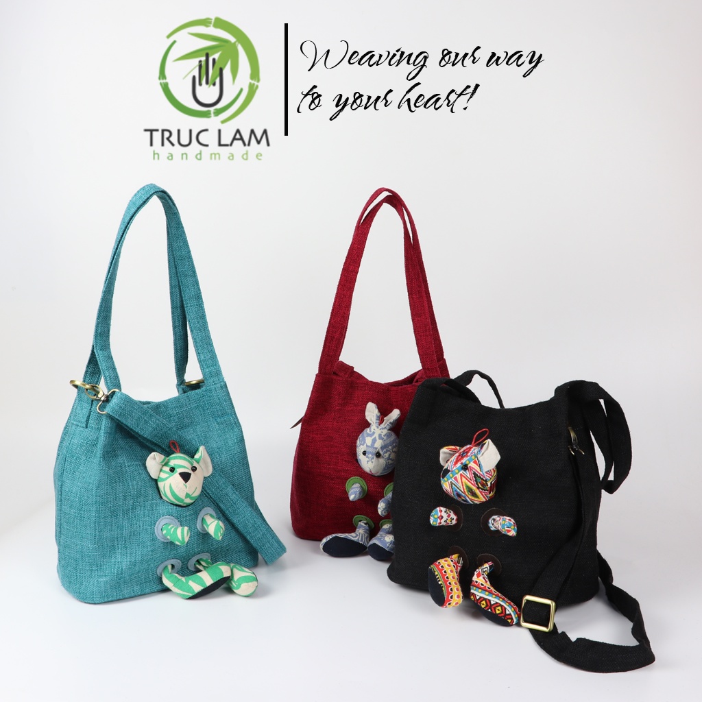 Túi Xách Tay Đeo Chéo Vải Gai Mỏng Gắn Thú Nhồi Bông - Trúc Lâm Handmade