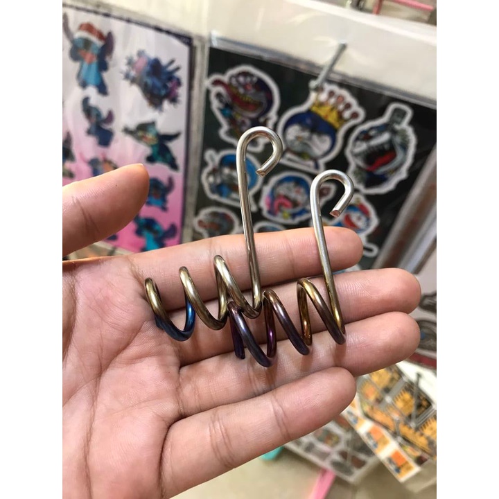 Pat kẹp dây dầu mẫu lò xo chất liệu Titanium