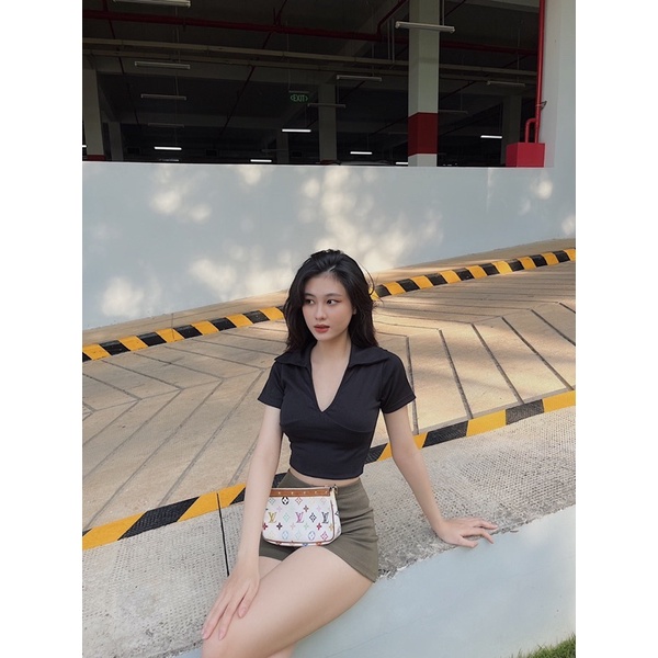Áo cổ V tay ngắn