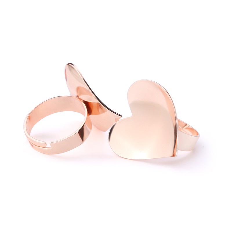 Một trái tim màu hồng hình cao su... Dán mắt lại. Khung hình sắc tố.