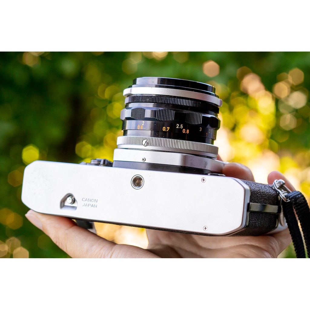 Máy ảnh film cổ Canon FTb kèm lens FL 50mm f1.8