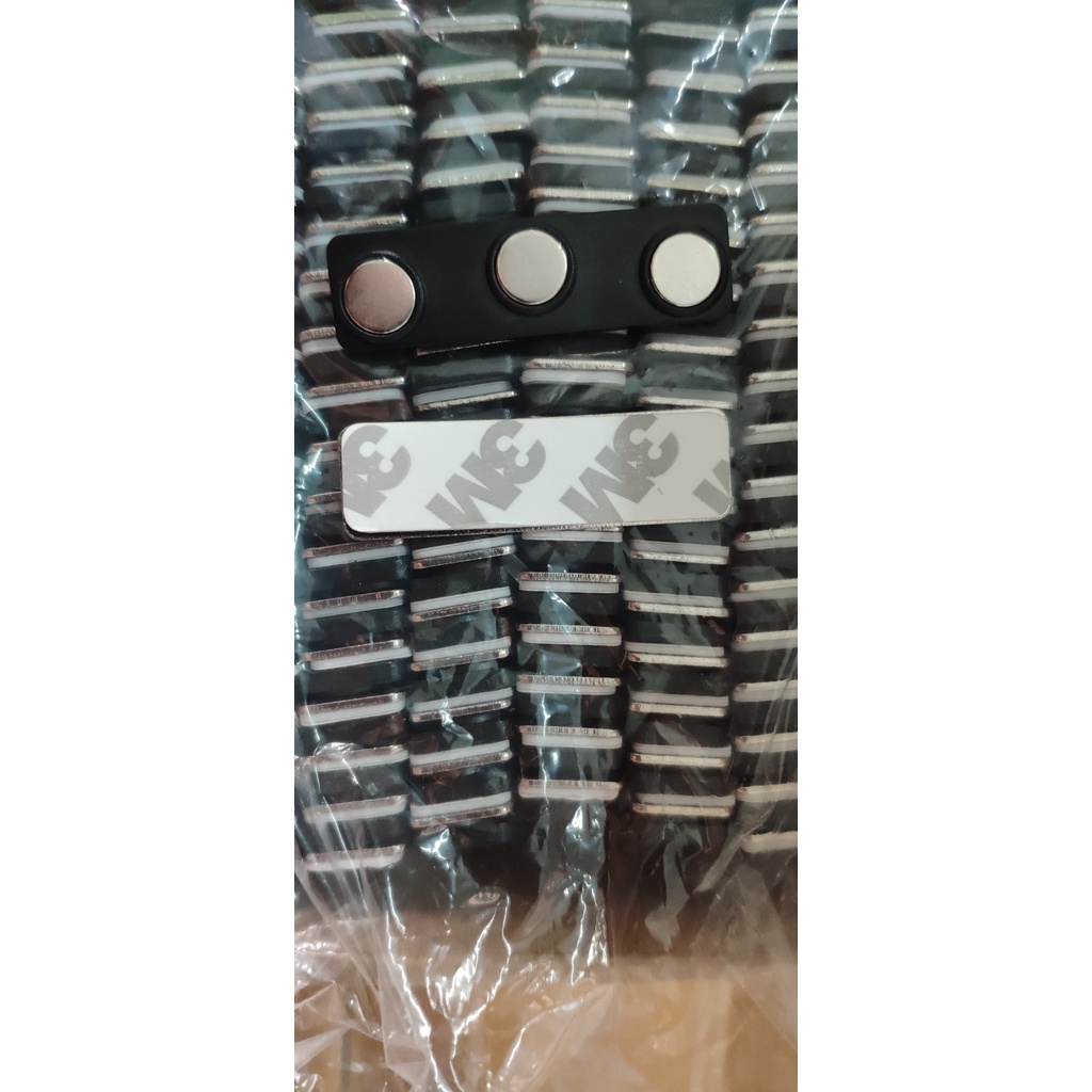 Bảng nam châm  gắn thẻ tên nhân viên đeo áo