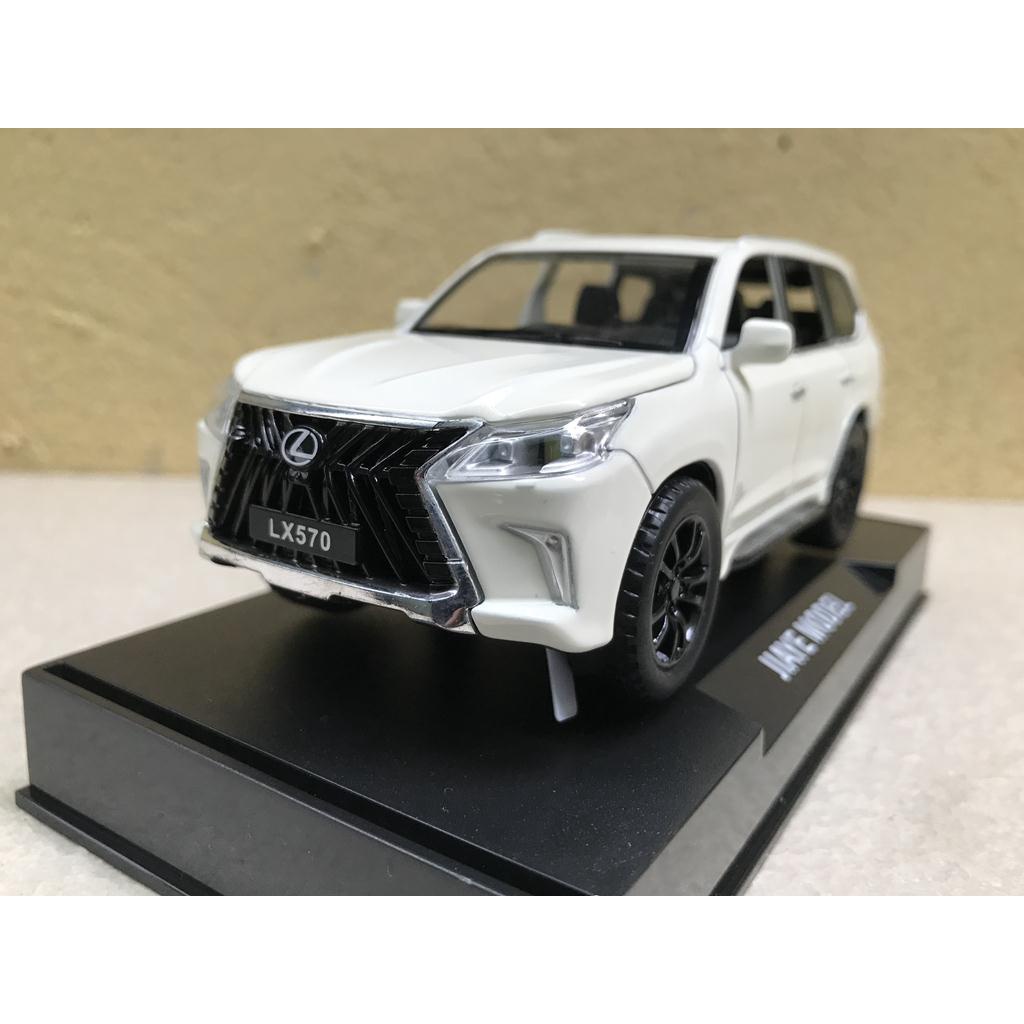 Mô hình xe LEXUS LX570 2022  1:32