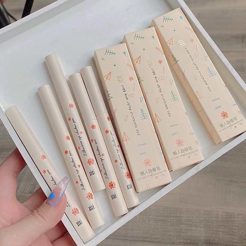 XIXI - Bút nhũ mắt Xixi Lazy Man Lying Silkworm Pen