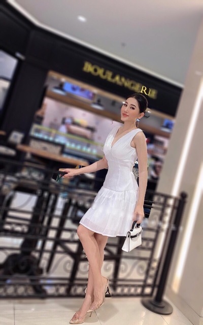 Set áo croptop hoa cột eo kèm chân váy dài đính nút | BigBuy360 - bigbuy360.vn