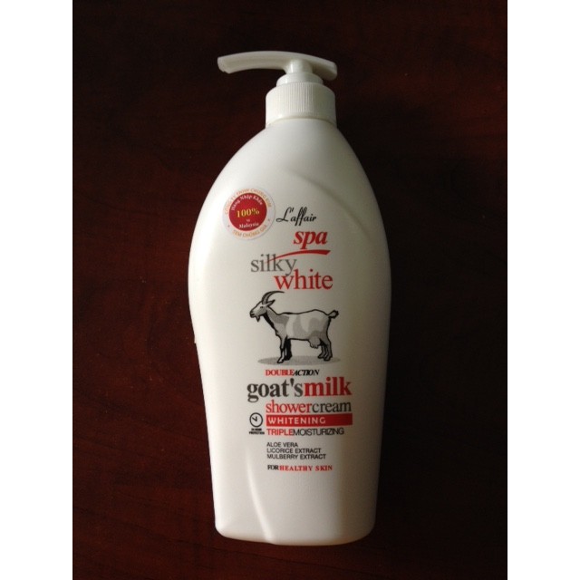 Sữa tắm dưỡng da siêu mịn Laffair Spa White Silky 1.2L- nhập khẩu Malaysia