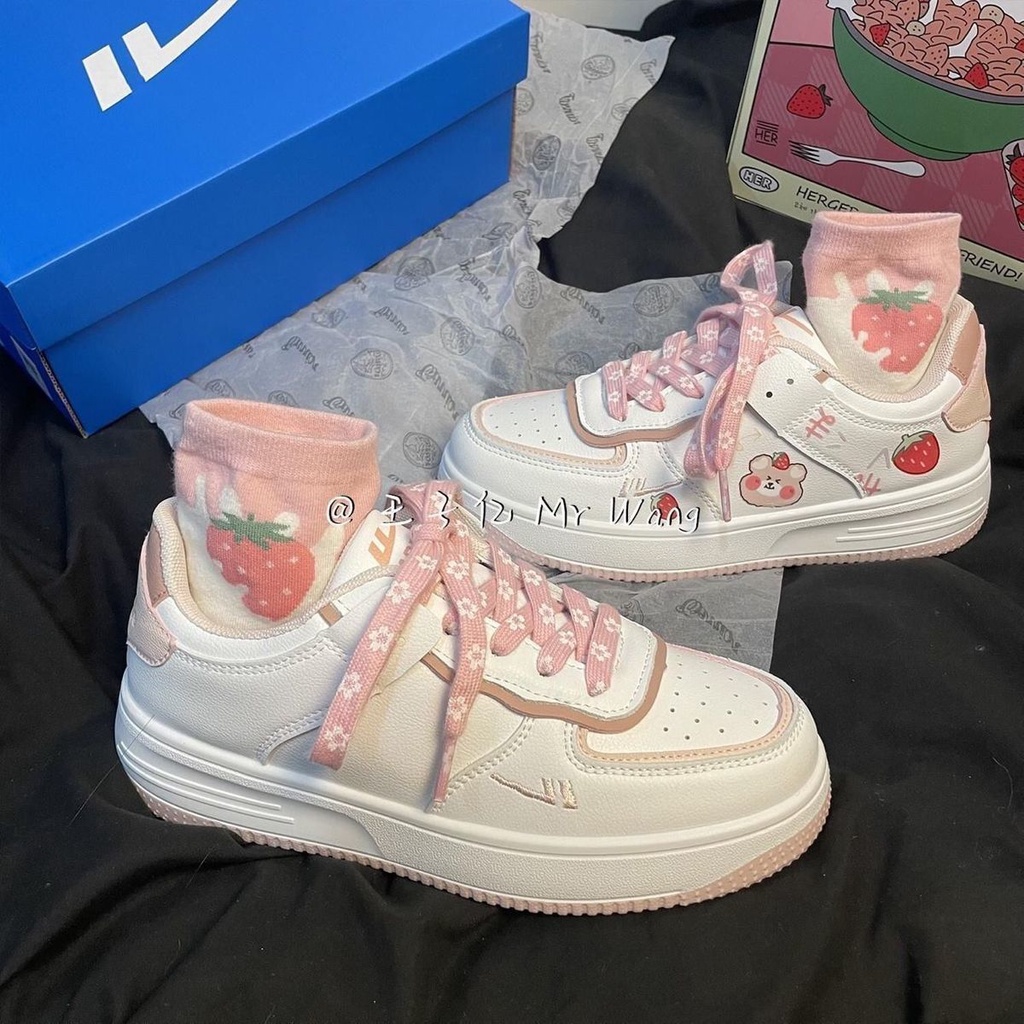 Giày Thể Thao Màu Trắng Hình Gấu Dâu Tây Phong Cách ulzzang Hàn Quốc Thời Trang Xuân Hè Hàng Mới Dành Cho Nữ 2022