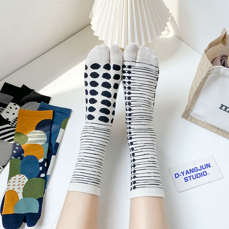 Tất xỏ ngón họa tiết hoa trừu tượng thời trang đẹp mắt cho unisex