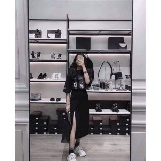 Chân váy midi xẻ tà màu đen