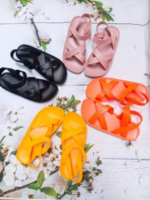 Giày sandal Hàn Quốc cao su dẻo đi biển quai chéo nhiều màu