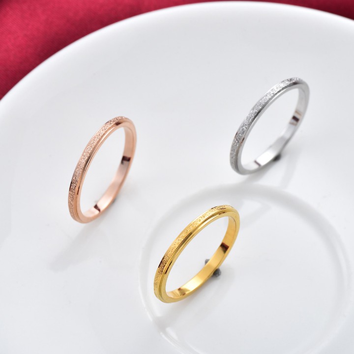 Nhẫn titan bản mỏng 2mm phun cát siêu đẹp, bền màu, hợp thời trang, mang đến vẻ đẹp quyến rũ cho đôi tay của bạn