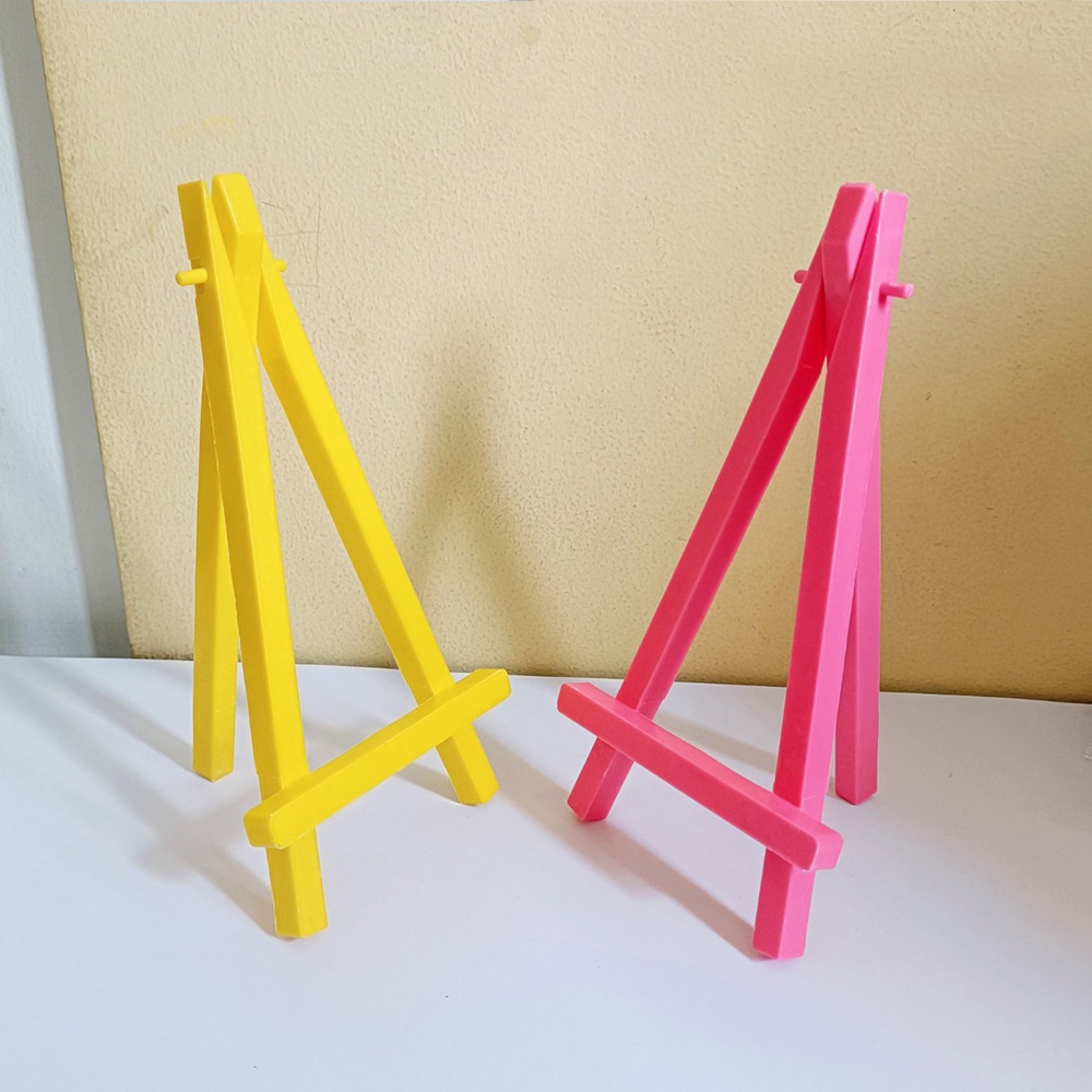 1 Giá đỡ nhựa mini màu hồng, vàng dùng để trang trí góc học tập, làm việc