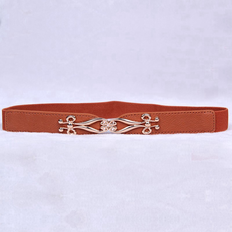 Thắt lưng chất liệu da phối với đầm thời trang cho nữ