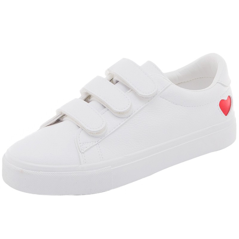 Giày dây dán trái tim