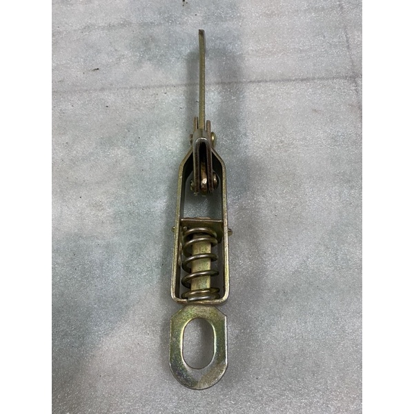 1 khoá thùng,dùng làm thùng xe ba bánh,xe ba gác