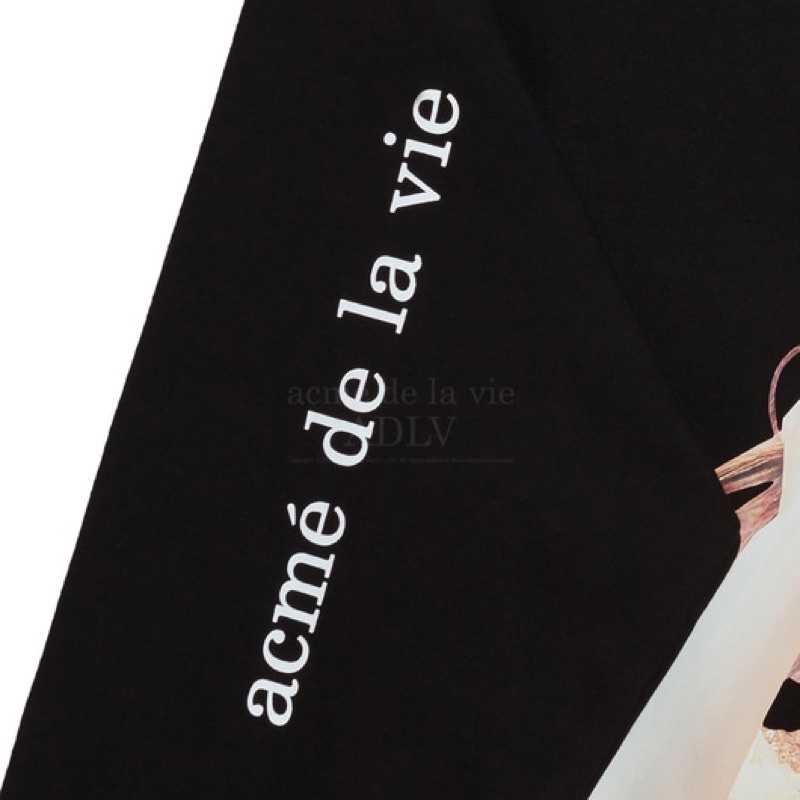 [Nỉ bông cao cấp] Áo hoodie ADLV in hình bé gái cầm 1 bái donut