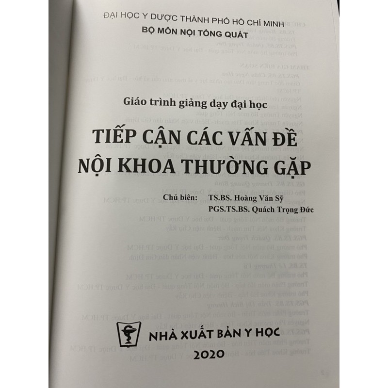 Sách - Tiếp cận các vấn đề nội khoa thường gặp ( giáo trình giảng dạy đại học ) (bìa xanh blu)