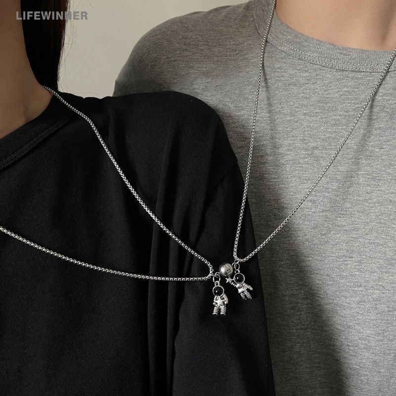 Vòng cổ Nam Châm Mặt Hình Phi Hành Gia Thời Trang Cho Cặp Đôi