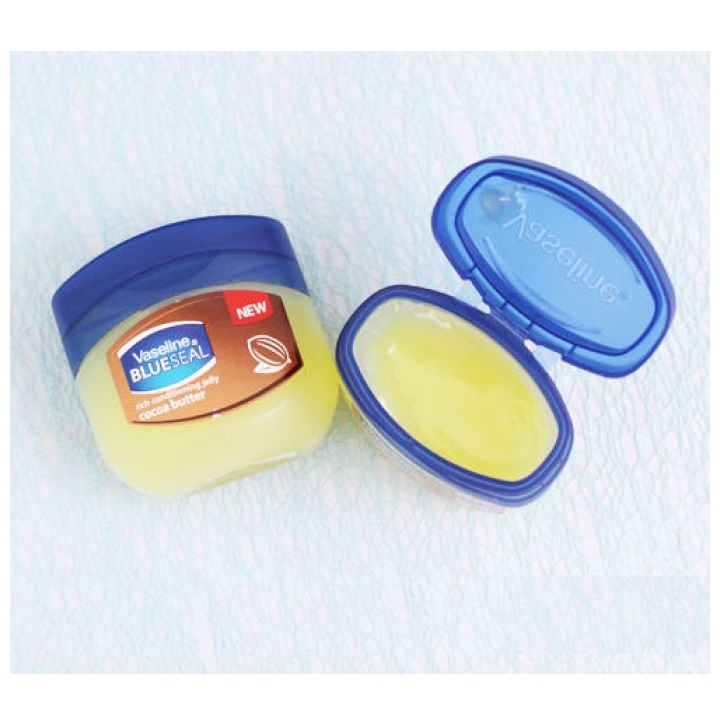 Sáp dưỡng da Vaseline Blue Seal 50ml giúp giảm khô da nứt nẻ