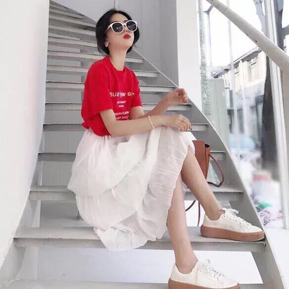 Set trang phục áo thun đỏ in chữ + chân váy maxi trắng tầng (kèm ảnh thật)