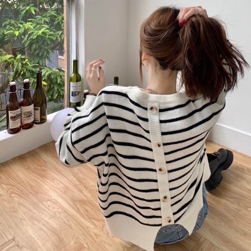 Áo Len Nữ Kiểu Dán Cúc Sau Lưng Dáng Croptop Kẻ Sọc Đen Nâu Phong Cách Hàn Quốc Cá Tính Mẫu Mới 2021