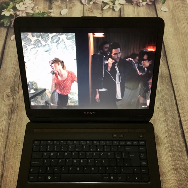 Máy tính xách tay Sony NR