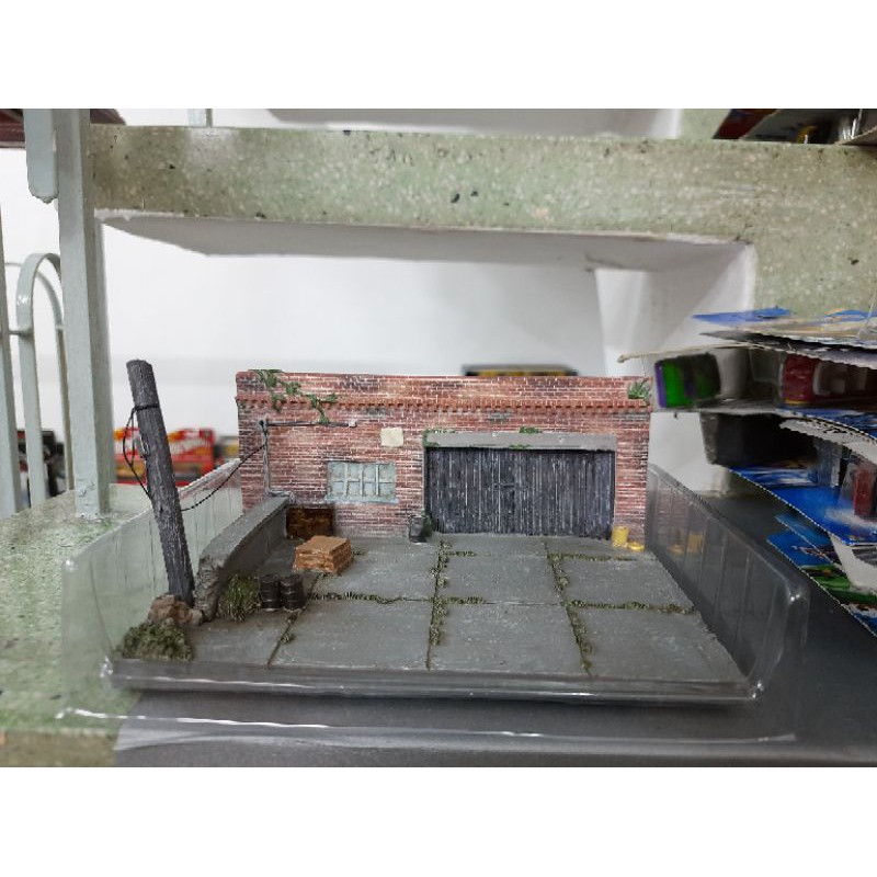 Sa Bàn Diorama tỉ lệ 1:64 chủ đề Old Garage , hàng hiếm