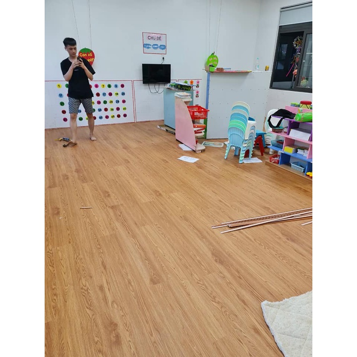 Miếng Ván Sàn Nhựa Giả Vân Gỗ Sẵn Keo Bóc Dán Lót Sàn, Nhiều Màu, Giá Tại Kho, Nhận Thi Công HCM