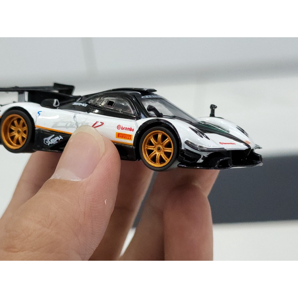 Xe Mô Hình Pagani Zonda Revolucion Bianco Benny 1:64 Tarmac Works